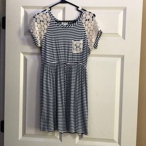 dres with black and white stripes